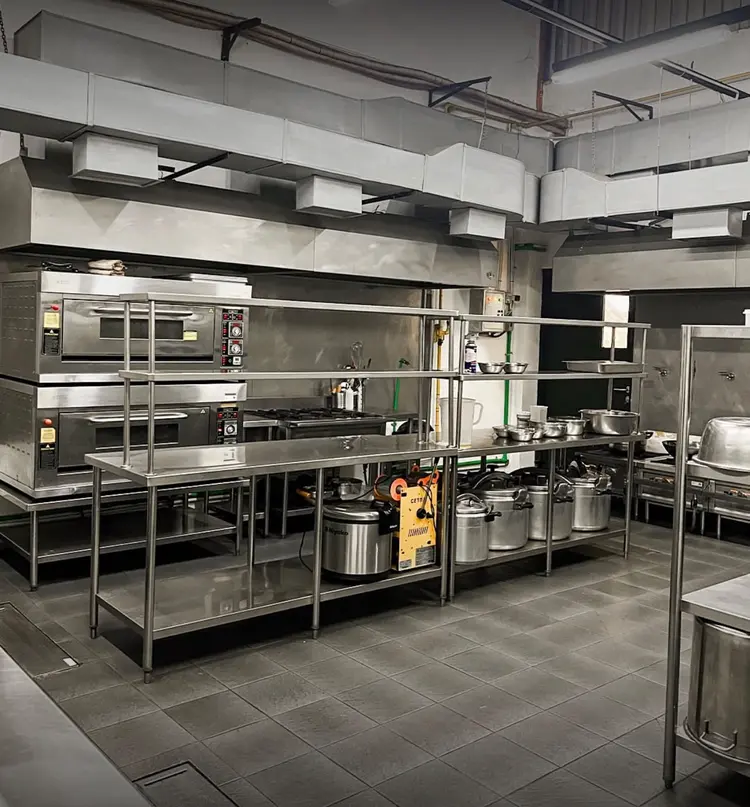 Central kitchen Wanderbakes: oven deck, meja stainless dan rak peralatan